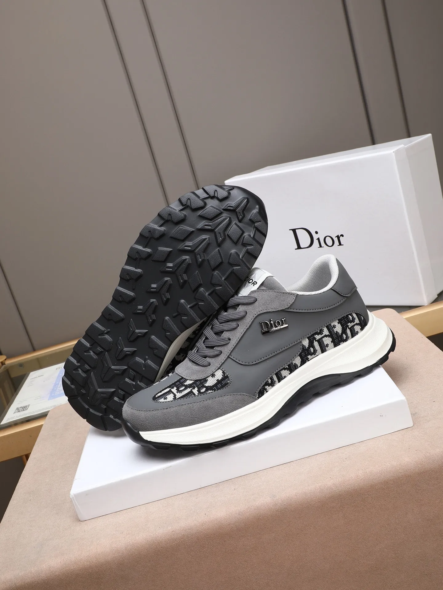 Men's shoes 💰P460 Dior's avant-garde and versatile fashionable men's shoes are privately modeled, calfskin stitched with Dior's special waterproof fabric, fashionable, simple, elegant, trendy, eye-catching, and pursuing class. It will subvert old ideas and be a must-have for fashionistas who want to spend time with you! Must keep it for yourself! High-end comfort but low-end, high-end quality workmanship. Code number: 38-44 (45 customized) 3 colors for your choice [kiss][kiss][kiss]
